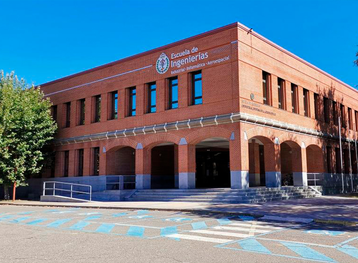 Entrada principal de la Facultad de Ciencias Biológicas y Ambientales