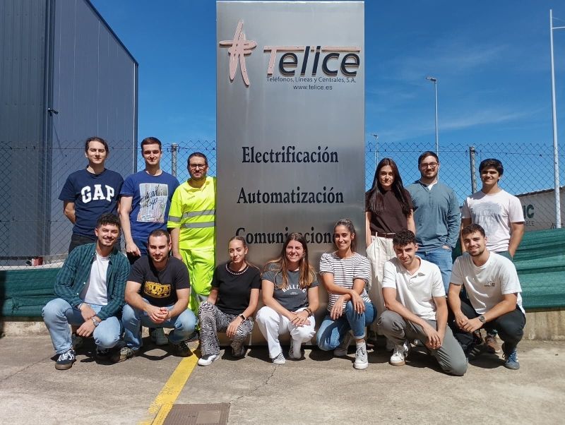 Participantes de Experience+ en las instalaciones de una empresa colaboradora en León