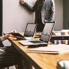 Grado en Finanzas, Economía, ADE; Máster o similar